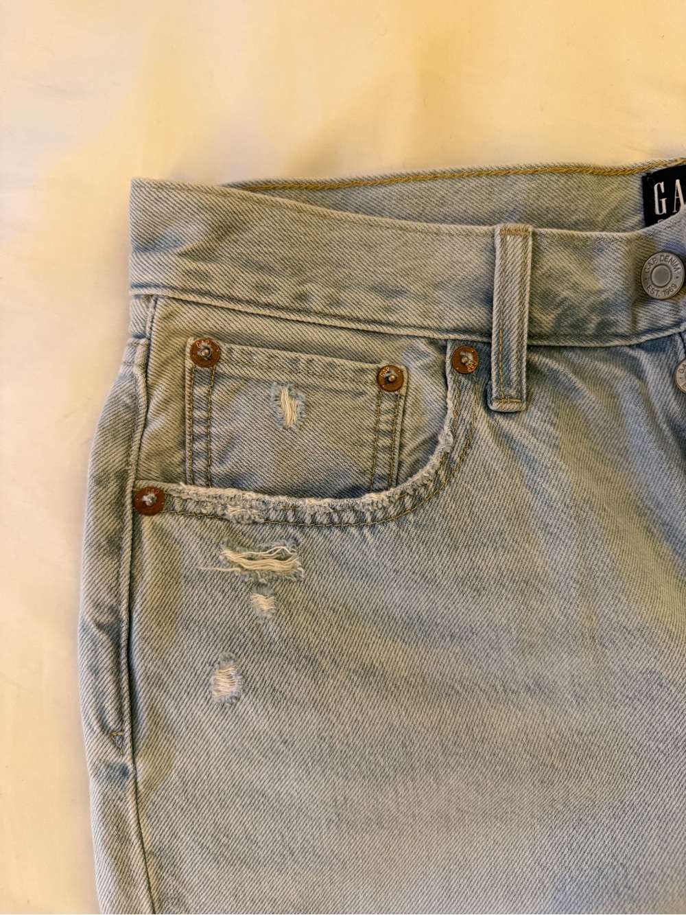*NWT* GAP Denim Mid-Rise Boyfriend Jeans - Light Wash, Size 27/4 Petite - Picture 8 of 11